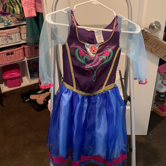 Disney Frozen Anna Halloween or Dress-up Costume Costume with Wig Sz 4-6 - Picture 3 of 5